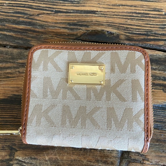 Michael Kors Wallet - Picture 1 of 3